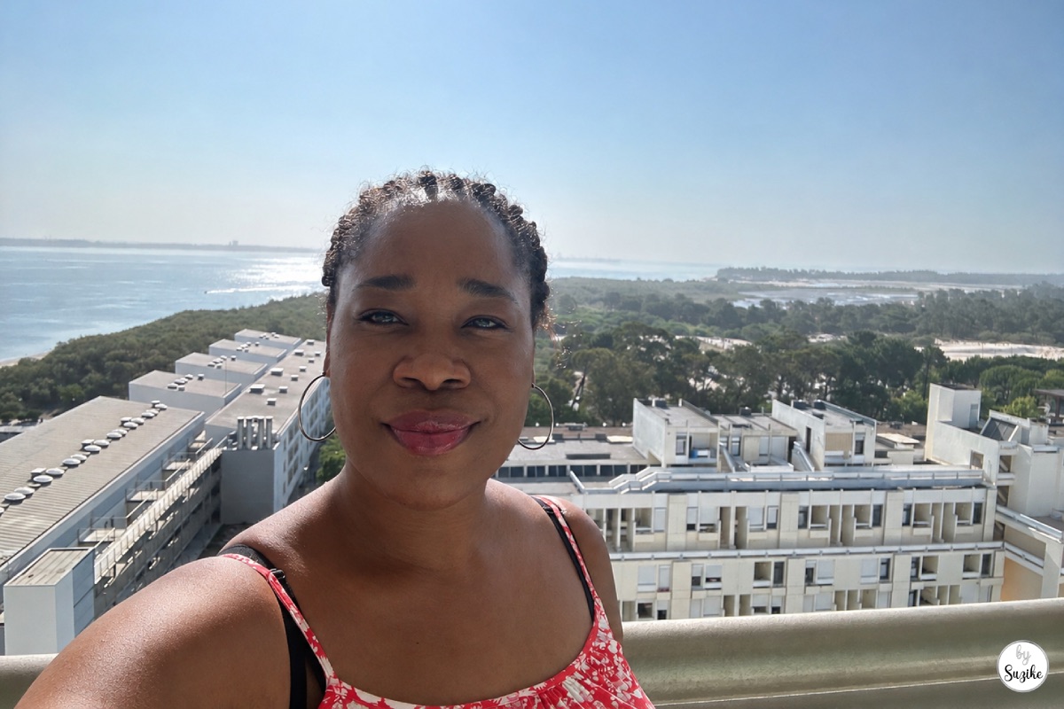 Suzike at the hotel in Troia during a relaxing evening vacation
