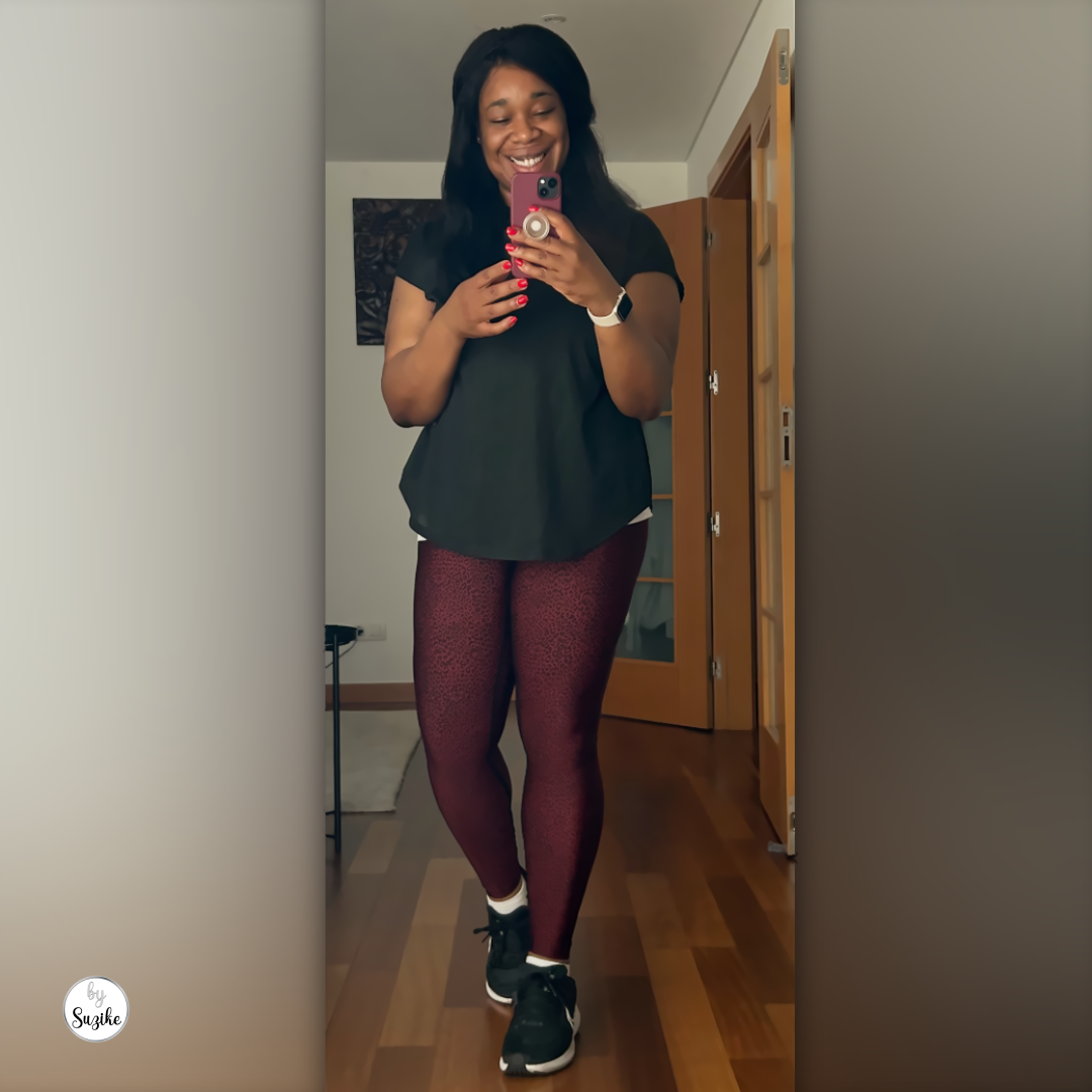 Woman wearing a black workout top and burgundy leggings before a Localizada class with Diana Saldanha.