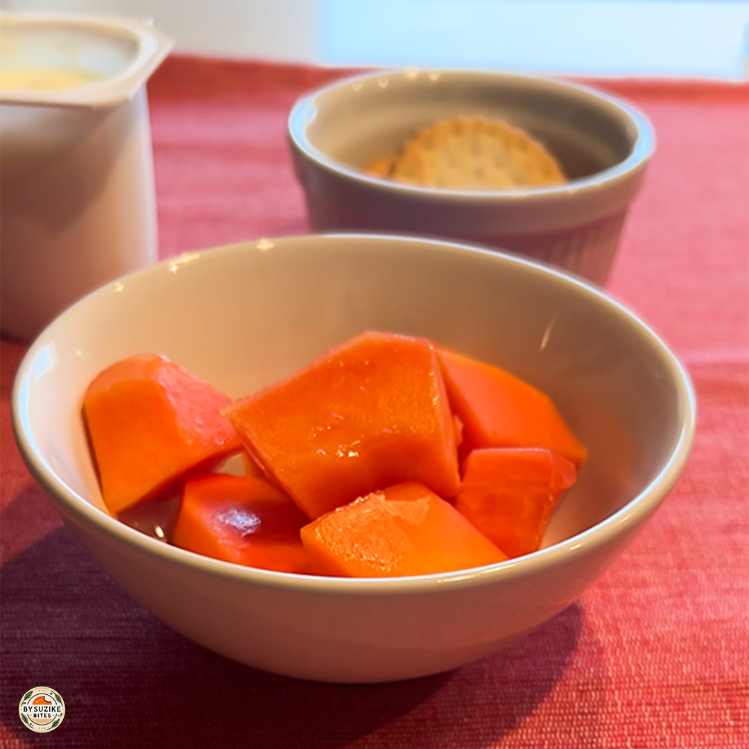 Light & Healthy Snack with Papaya, Yogurt & Crackers