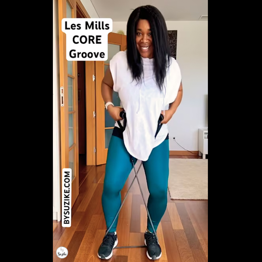 Les Mills Core Groove Burst inspired by Igor Angélico – dynamic home core workout, smiling woman ready to train