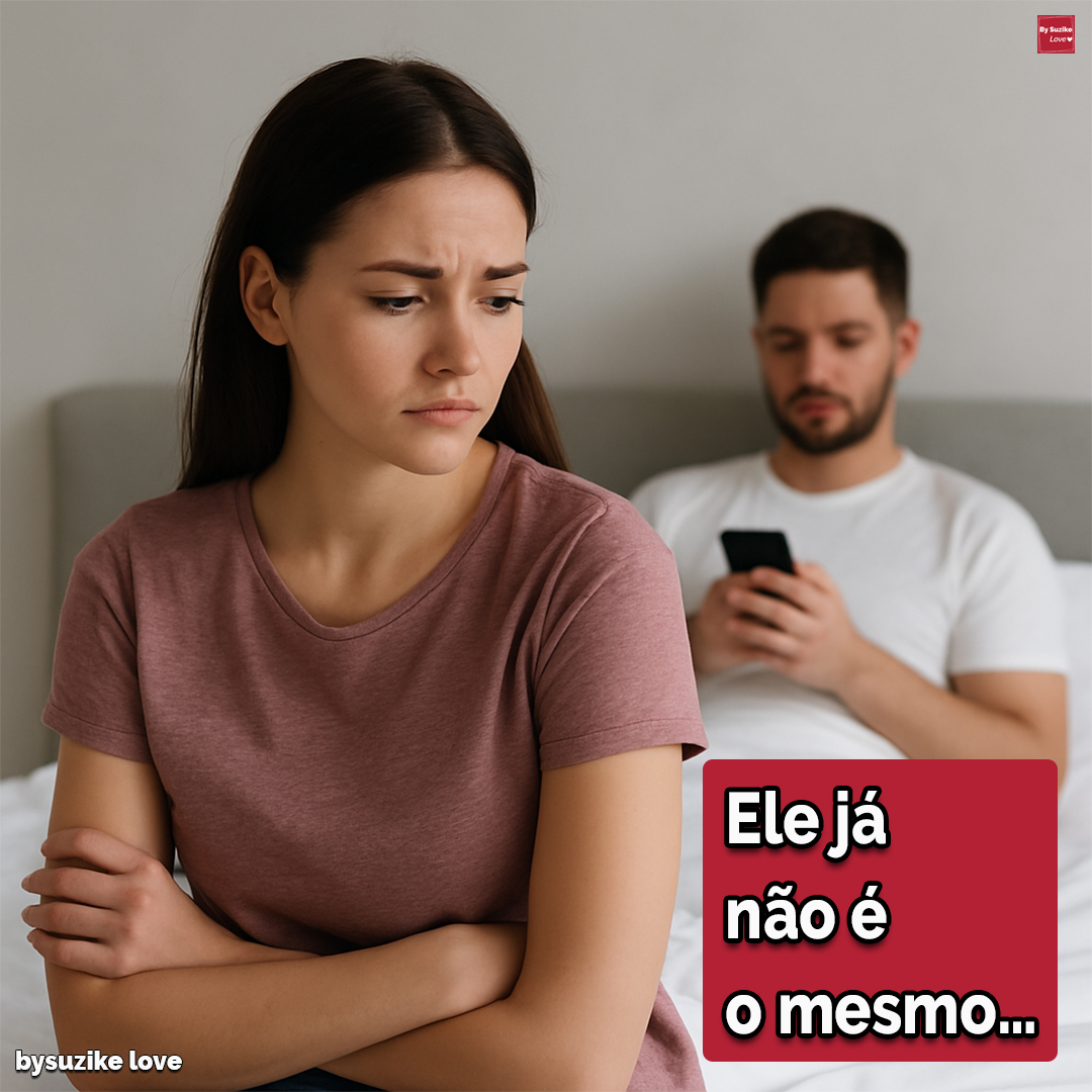 Ele mudou depois da conquista 2 Mulher sentada na cama de costas para o parceiro que está distraído no telemóvel, simbolizando o desinteresse dele após a conquista.