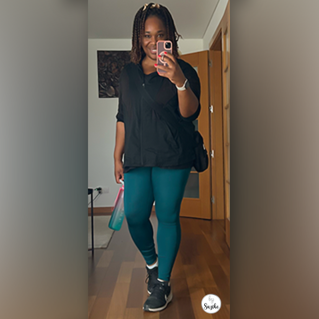 Outdoor cardio workout thumbnail featuring a woman in black activewear taking a mirror selfie