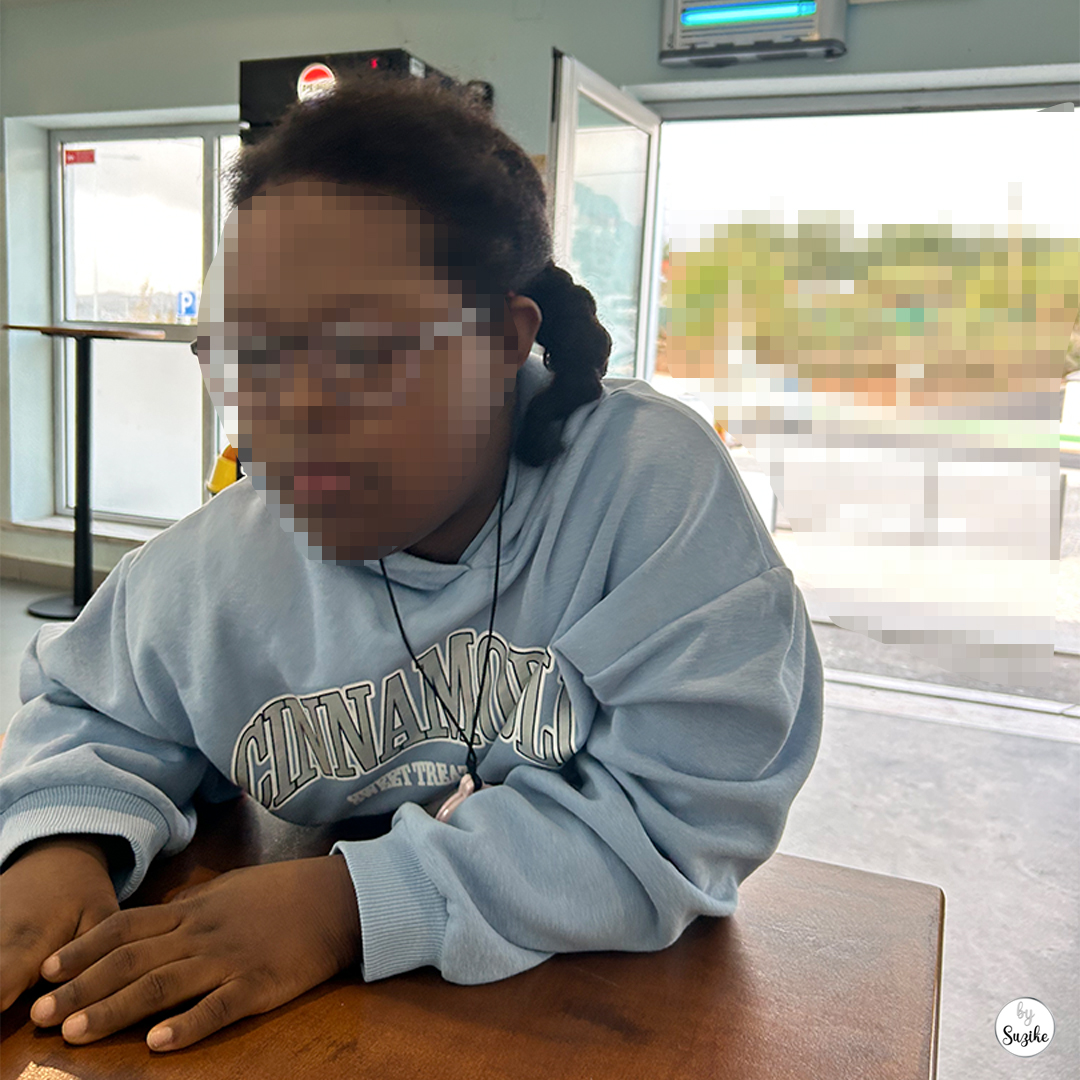 Felisberta waiting at the café before our Dream Pyramid Day 29 swimming test