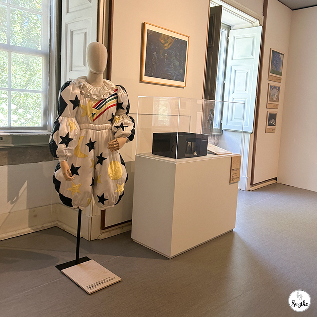 Mannequin costume display in a bright room at Monteiro Mor Park and Theatre Museum.