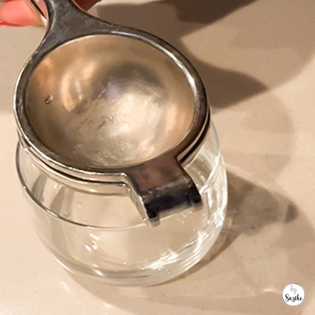 best lemon squeezer review – stainless steel juicer and zester with fresh lemons