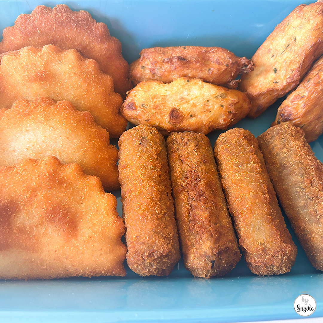 Pingo Doce Christmas dinner review Portugal, assorted salgados for Christmas dinner served on a tray.