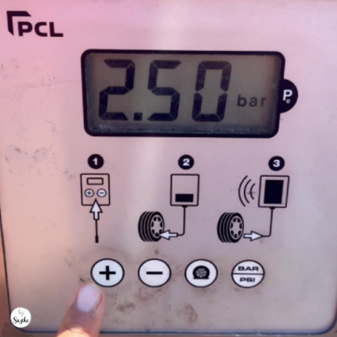 tire-pressure-machine-bar-setting-portugal Tire pressure machine display set to 2.50 bar at a gas station in Portugal